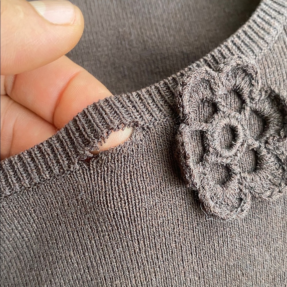 ❤️LOFT Chocolate Knit Top with Floral Details - Picture 11 of 11